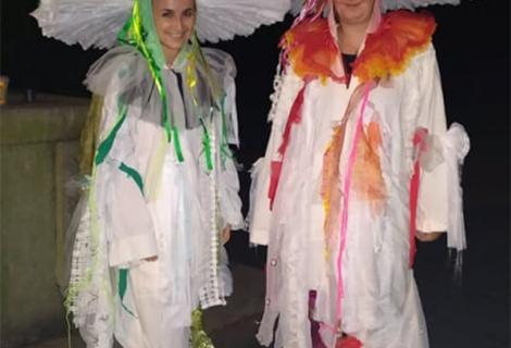 Noční hra Počátky