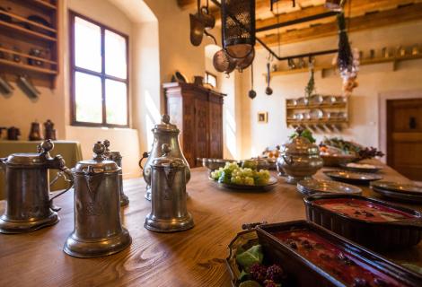 Historická hostina na hradě Roštějn