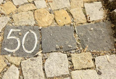 Kraj pod Javořicí, Náměstí T. G. Masaryka v Třešti, tajemné číslo na dlažbě náměstí