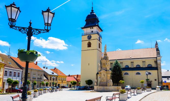 Historické náměstí počátky, pohled na kostel